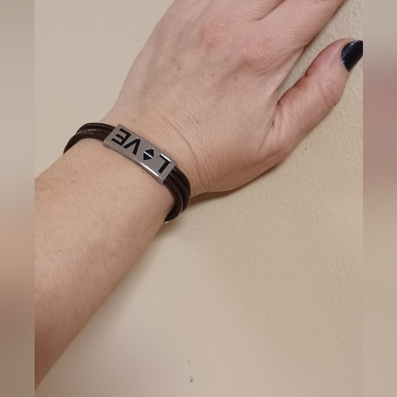 LOVE leather bracelet - Picture 2 of 5